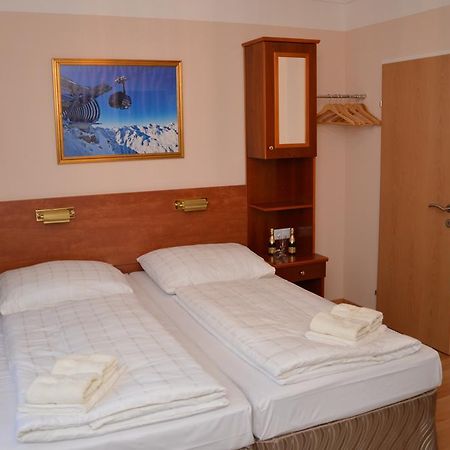 Private Room Pyrkerstrasse Bad Hofgastein Værelse billede
